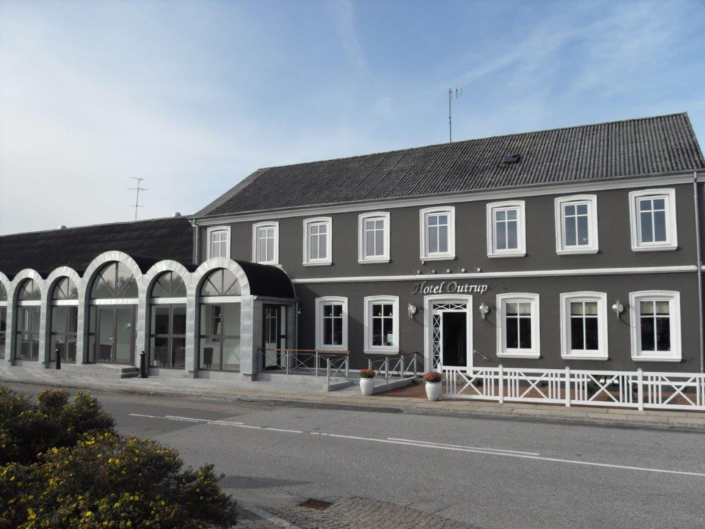 Næb Tale medlem Jernbanegade 2 - 6855 Outrup - Hotel & Restaurant til salg på 1281 kvm2 -  Se mere info på Ejendomstorvet.dk